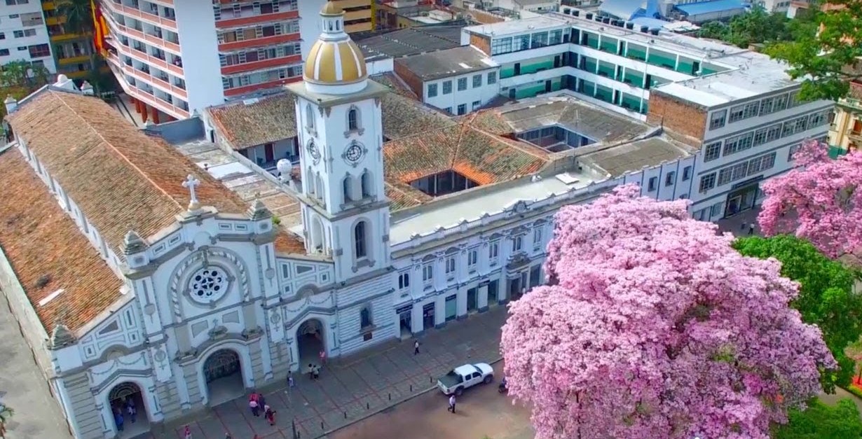 Colombia, femministe vandalizzano la cattedrale. Il vescovo: «profanazione che va riparata»