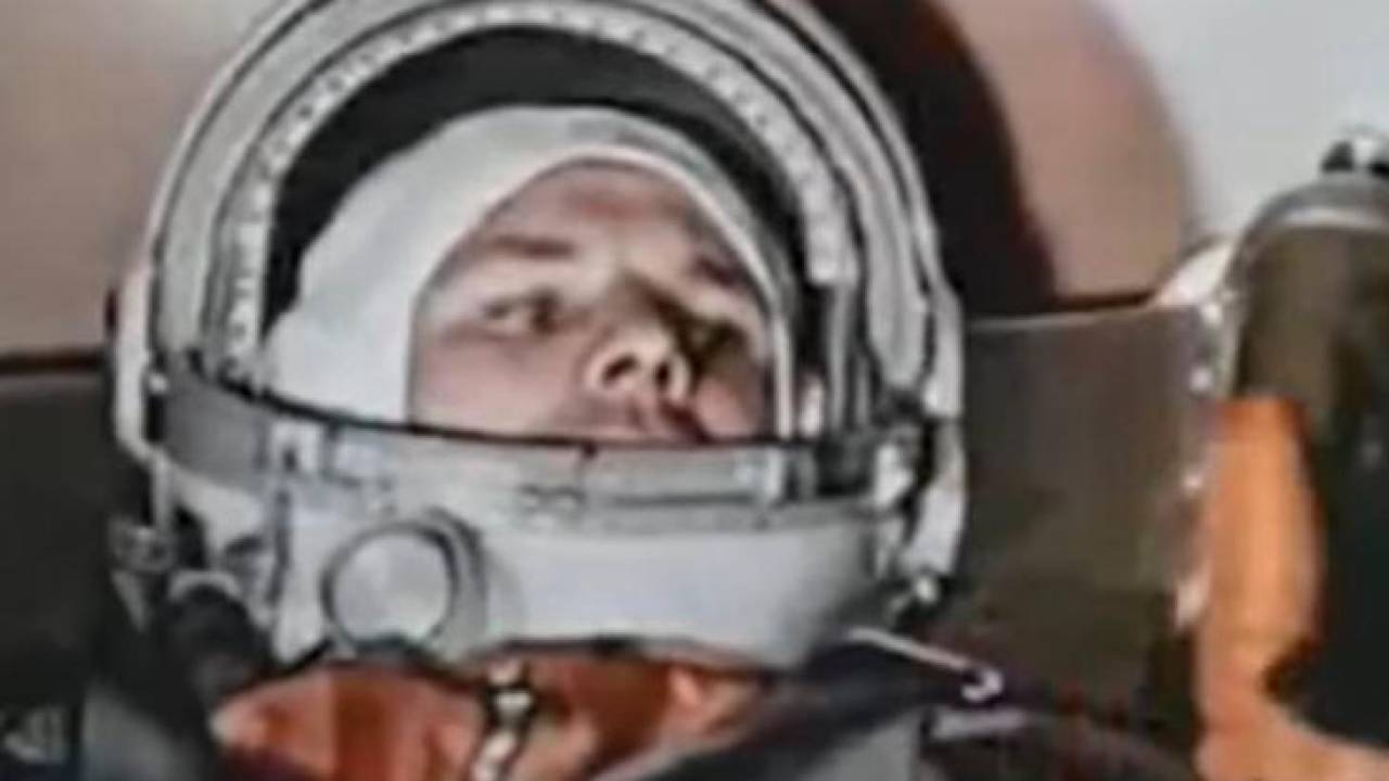 Al credente Gagarin fecero dire che non c’era Dio nello spazio