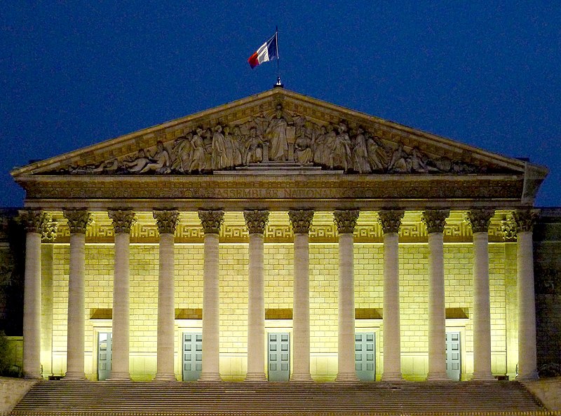 La Francia approva la legge sulla bioetica. I vescovi francesi chiedono una moratoria