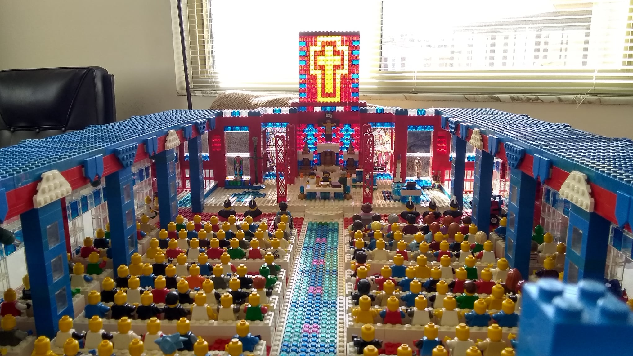 Da 22 anni costruisce chiese, coi mattoncini Lego