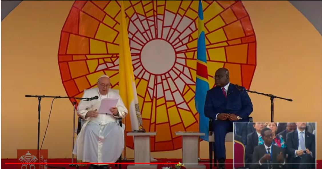 Papa in Congo: «Giù le mani dall’Africa! Non è una miniera da sfruttare»