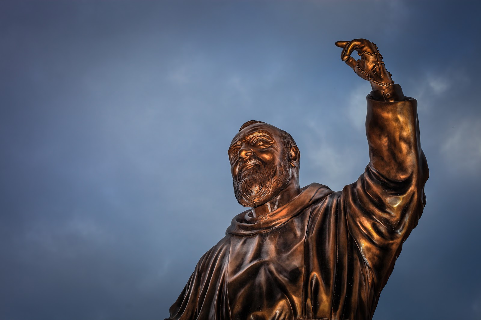 Rubata statua di Padre Pio, ma il frate nottetempo la ritrova