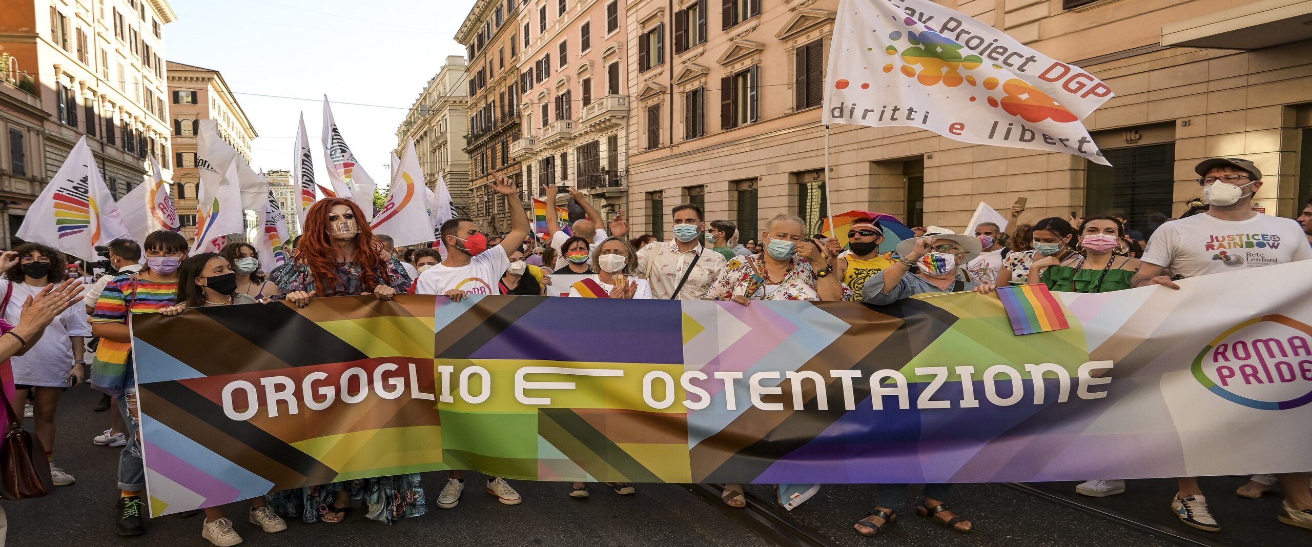 La Regione Lazio, sfilandosi dal Pride, non segue Orbán (semmai ArciLesbica)