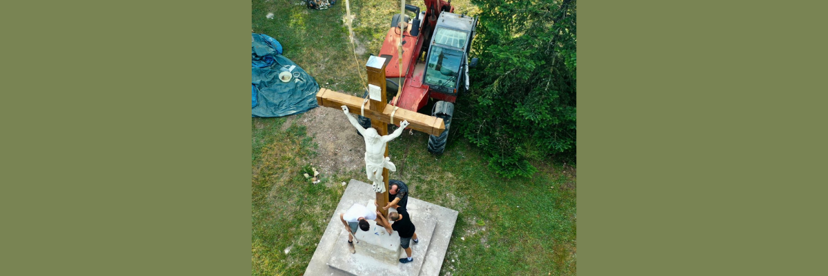 Questi giovani hanno restaurato oltre 250 croci