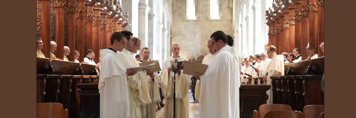 Heiligenkreuz, l’abbazia con 100 monaci (e tanti giovani)