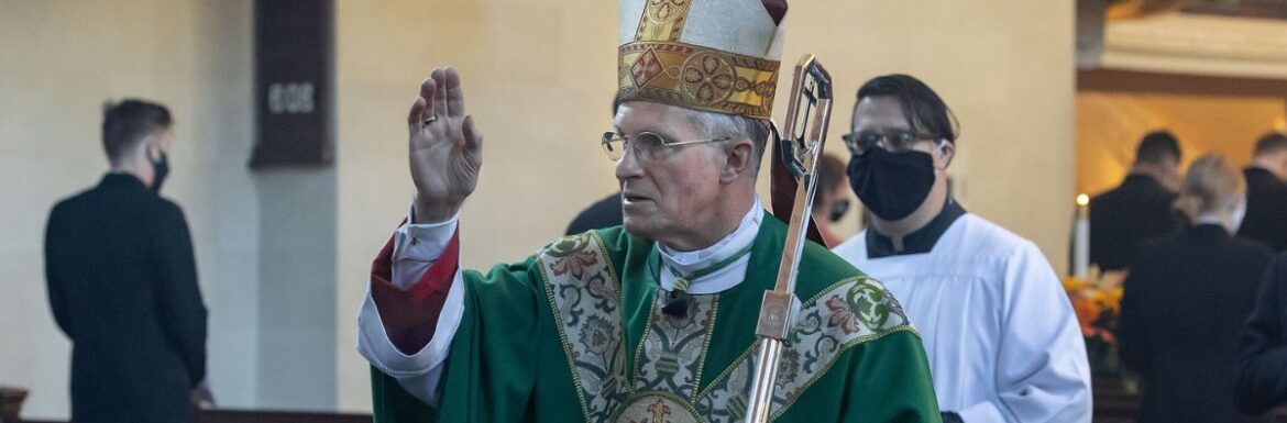 Il capo dei vescovi Usa invita a pregare il Sacro Cuore con l’enciclica del Papa